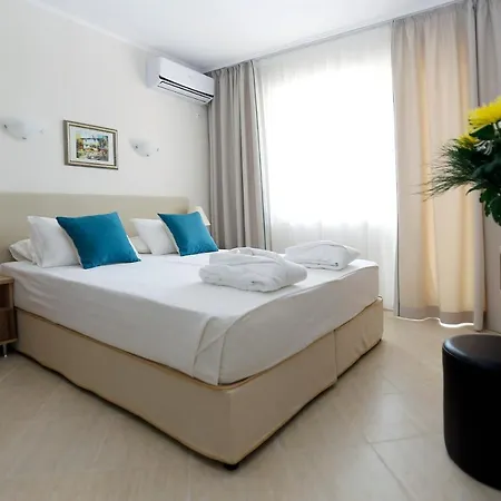 Sunrise River Hotel